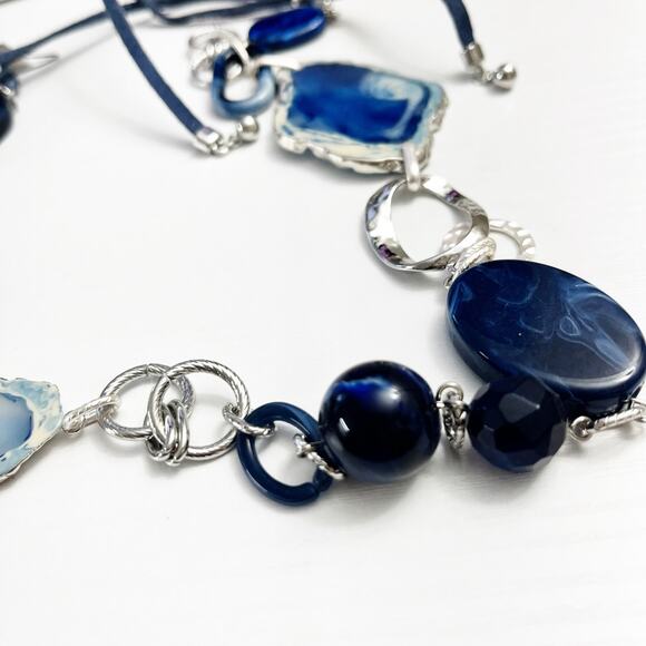 NEW Chico's Adjustable Blue Faux Agate Geode Station Necklace - Picture 3 of 7